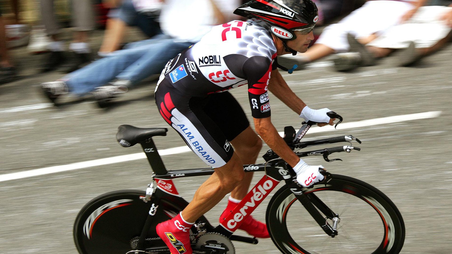 F1新赛季揭幕战之夜，黑马领队赖斯如何带队逆袭取胜？